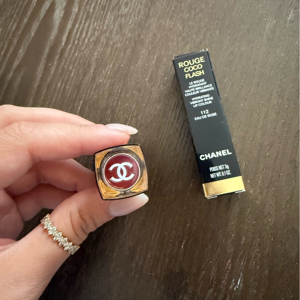 Rouge Coco Flash Hydrating Vibrant Shine Lip Colour 112 Eau De Rose